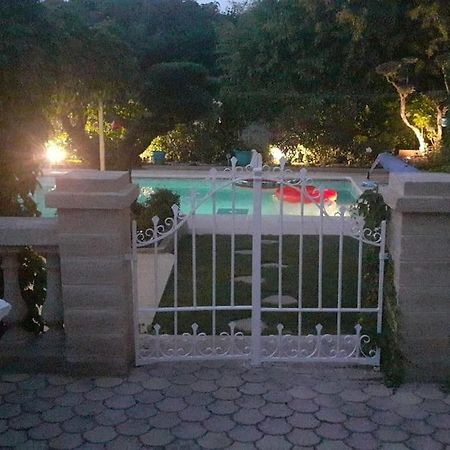 Апартаменти Le Jardin De Mae Бук-Бель-Ер Екстер'єр фото